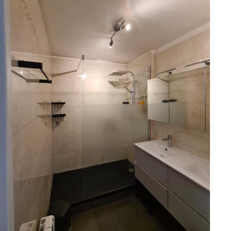 CHAMBRE DE 11 M2 AVEC BALCON - Chambre Simple avec Balcon - 8