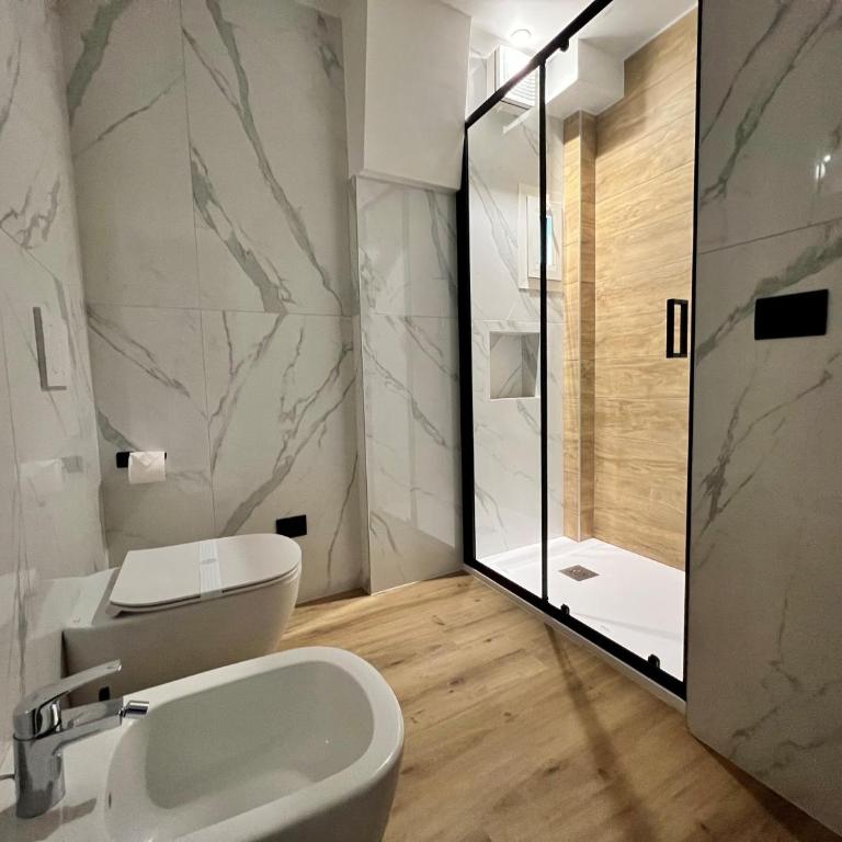 Prestige Duomo Apartment - Lake Como - One-Bedroom Apartment - 12
