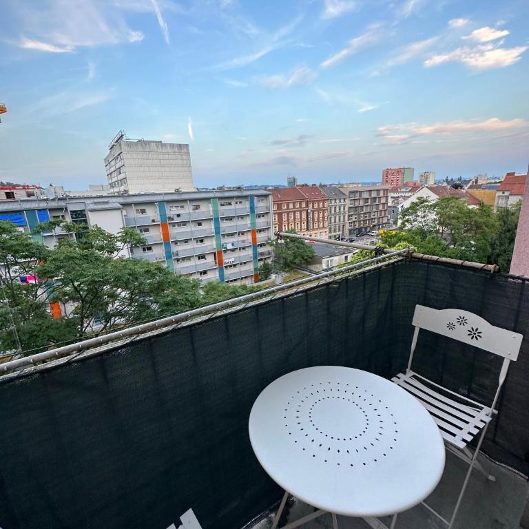Moderne Apt mit 2 Balkonen, Self check-in, Parking - Appartamento con 2 Camere da Letto - 24