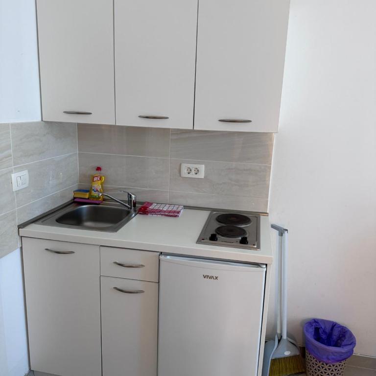 Apartments Blanco - Dvokrevetna Soba sa Bračnim Krevetom i Balkonom - 6