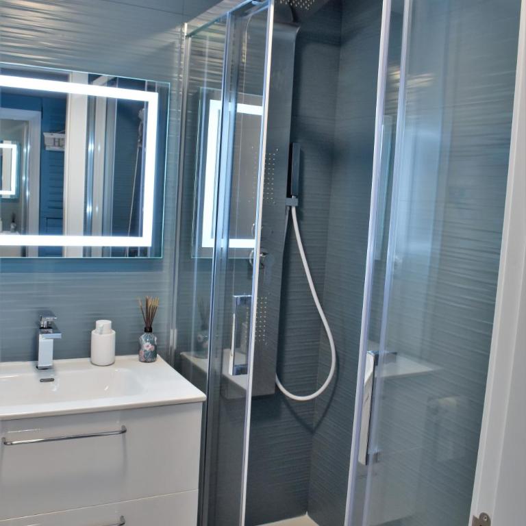 SeaFront DeLuxe, vistas al mar, acceso directo a playa y piscina - Apartamento Deluxe de 2 dormitorios con vistas al mar - 27