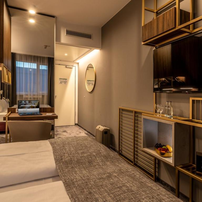 PLAZA Premium München - Premium Double Room - 5