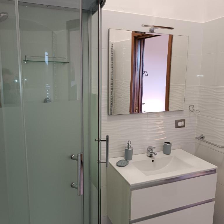 B&B IL TULIPANO - Camera Matrimoniale con Bagno Privato - 4