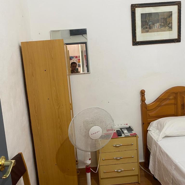 Pensión Teruel - Habitación Individual con ducha y aseo compartidos - 2