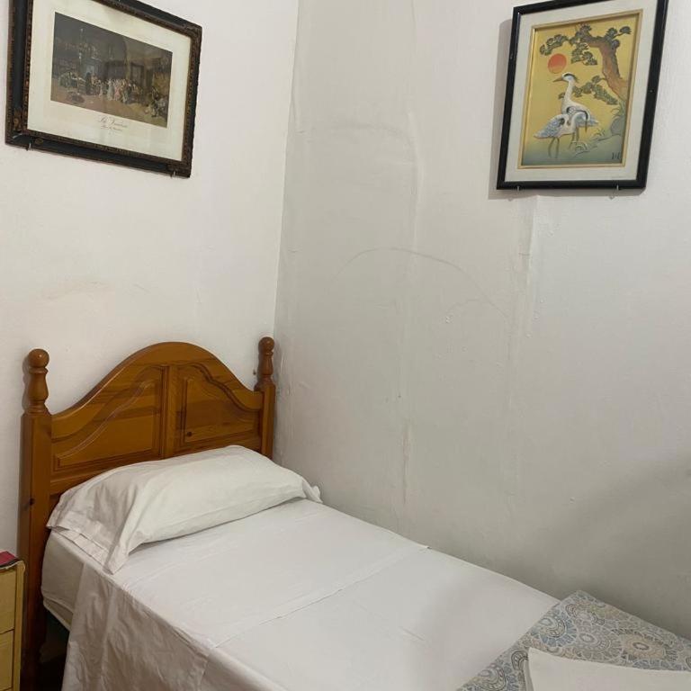 Pensión Teruel - Habitación Individual con ducha y aseo compartidos - 1