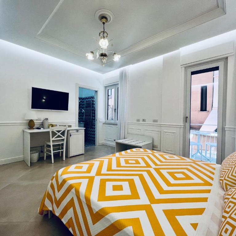 Palazzo Mauro Sorrento Luxury Rooms - Deluxe Double Room with Balcony - 12