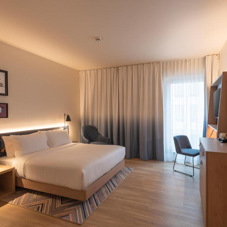 Hampton By Hilton Munich City North - Habitación con cama extragrande - Adaptada para personas de movilidad reducida - 4