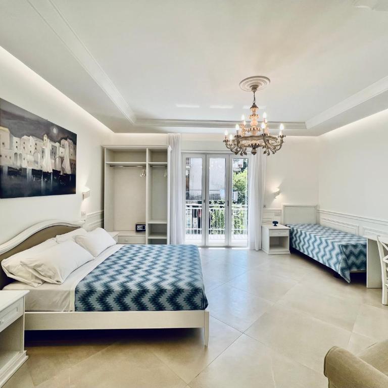 Palazzo Mauro Sorrento Luxury Rooms - King Room with Balcony - 12