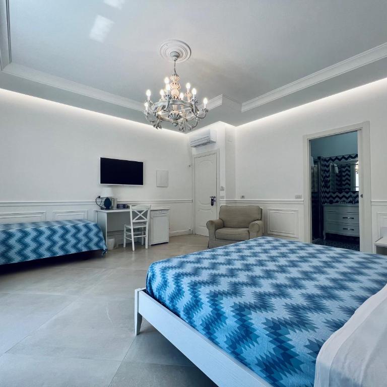 Palazzo Mauro Sorrento Luxury Rooms - King Room with Balcony - 11