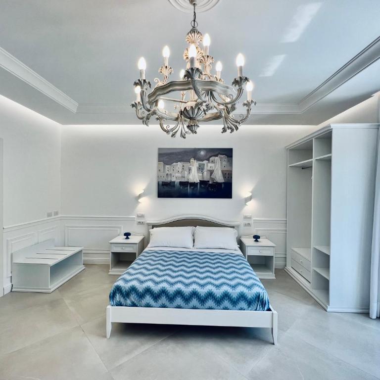 Palazzo Mauro Sorrento Luxury Rooms - King Room with Balcony - 10