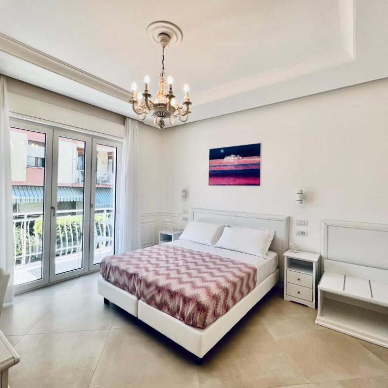 Palazzo Mauro Sorrento Luxury Rooms - Junior Suite with Balcony - 12