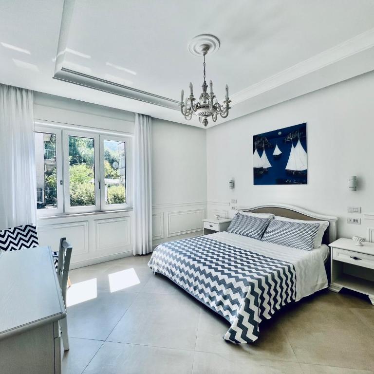 Palazzo Mauro Sorrento Luxury Rooms - Junior Suite with Balcony - 11