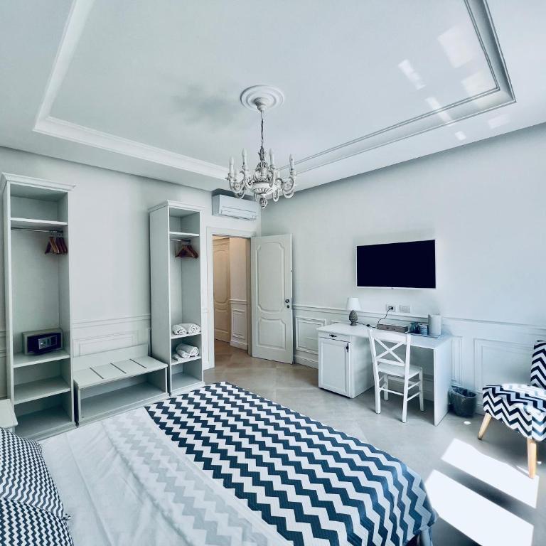 Palazzo Mauro Sorrento Luxury Rooms - Junior Suite with Balcony - 10