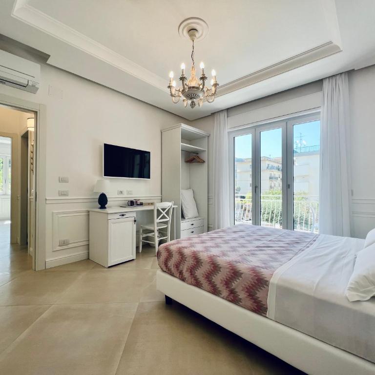 Palazzo Mauro Sorrento Luxury Rooms - Junior Suite with Balcony - 9