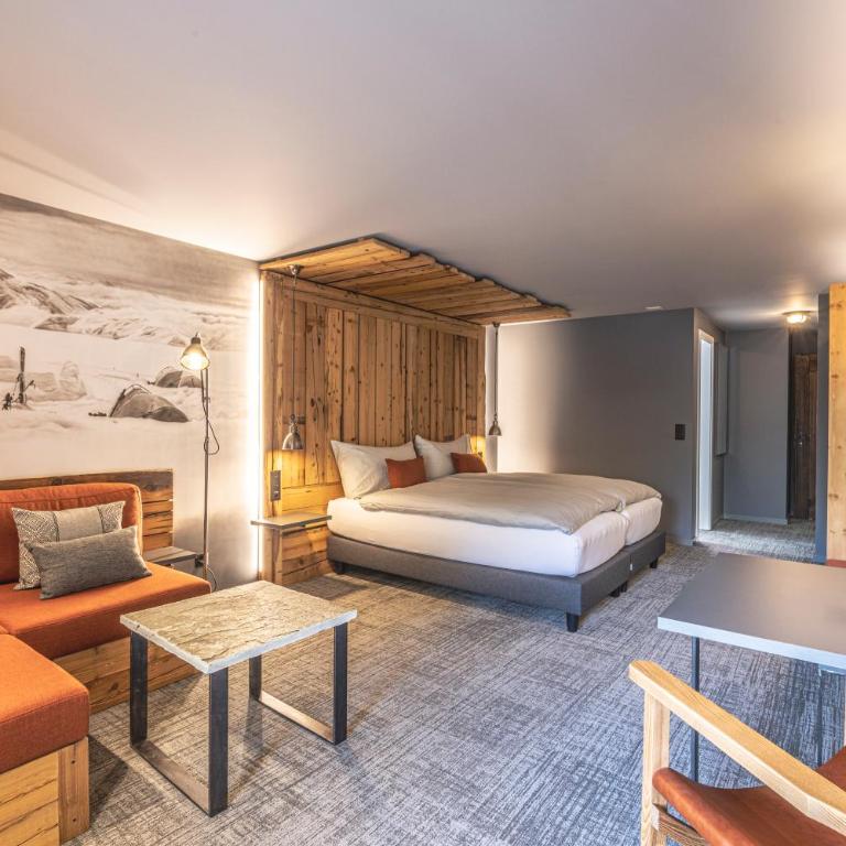 BaseCamp Hotel - Doppelzimmer mit Bergblick und Balkon - 5