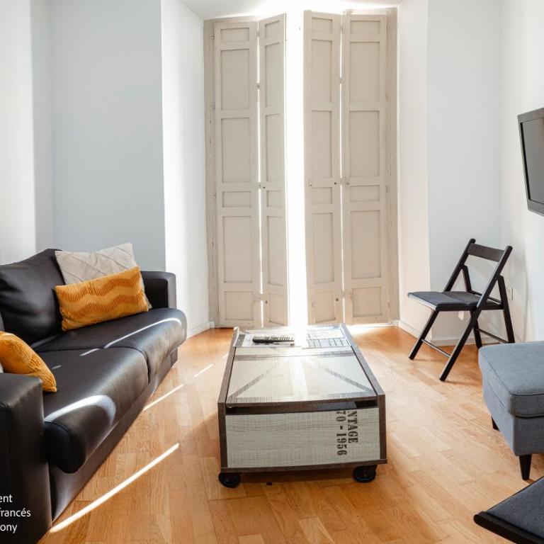 Living4Malaga Calderón de la Barca - Apartamento de 2 dormitorios con balcón francés - 9