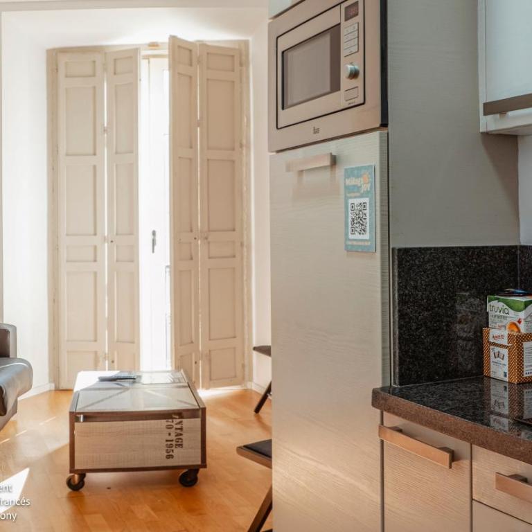 Living4Malaga Calderón de la Barca - Apartamento de 2 dormitorios con balcón francés - 3
