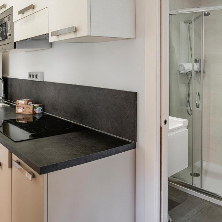 Living4Malaga Calderón de la Barca - Apartamento Estudio con balcón francés - 2