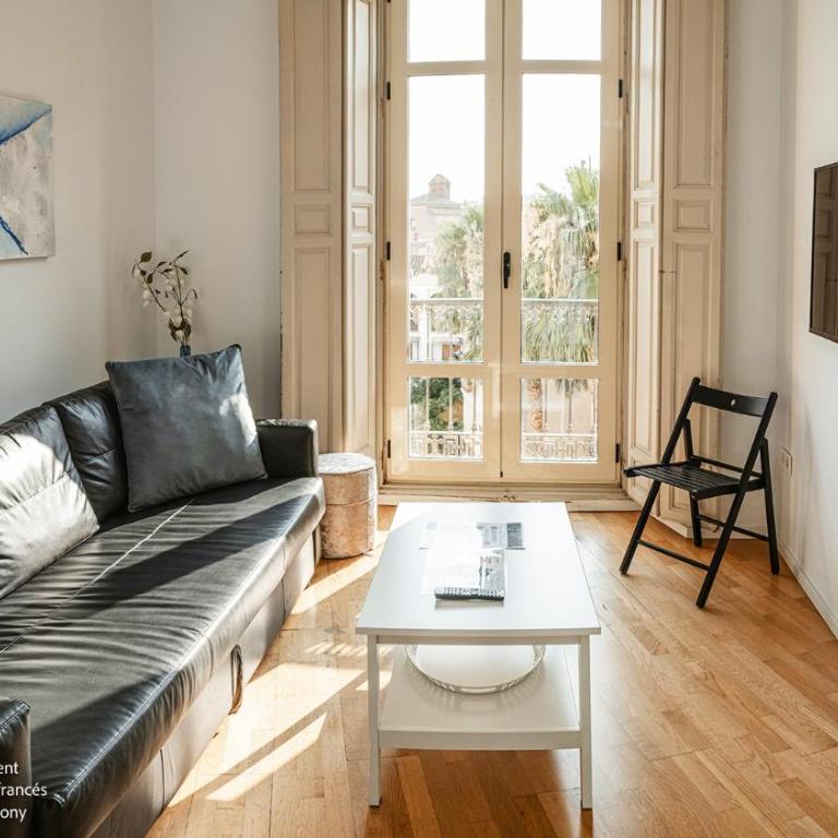 Living4Malaga Calderón de la Barca - Apartamento de 2 dormitorios con balcón francés - 1