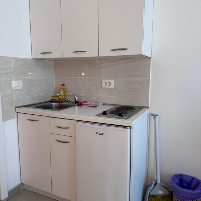 Apartments Blanco - Dvokrevetna Soba sa Bračnim Krevetom i Balkonom - 8