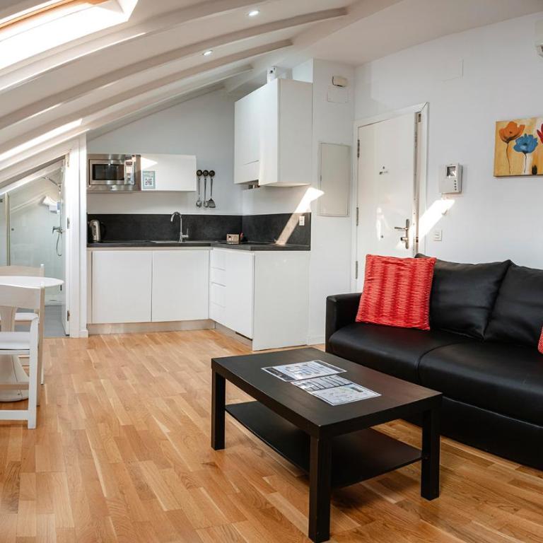 Living4Malaga Calderón de la Barca - Estudio Deluxe - 5