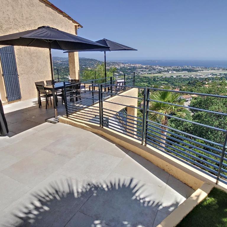 Amazing sea view Villa near Cannes, Pool, 5 bedrooms, 4 bathrooms - Villa - 52