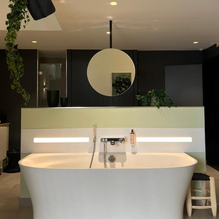 MiHotel Comte - Suite Deluxe Eden - 3
