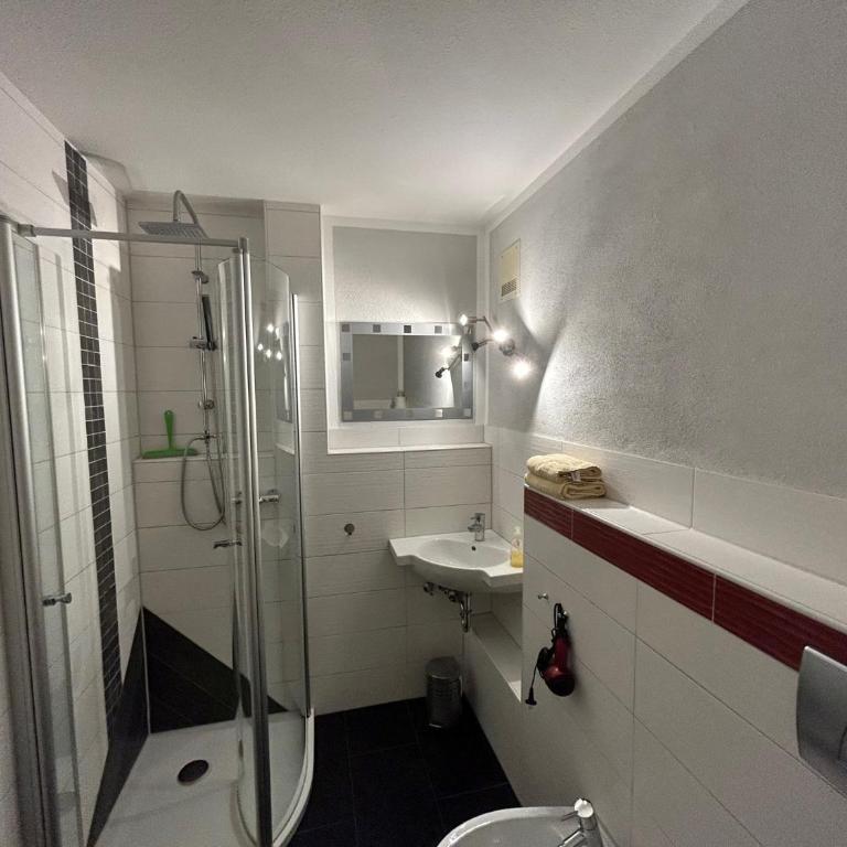 Fewo Ferienpark mit Swimmingpool und Aussicht 15 - Apartment mit Balkon - 9 - 16