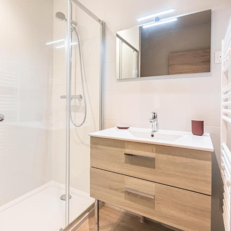 Luxueux Logement Design 4 ch Climatisé - Appartement - 21