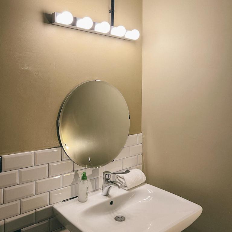 HO36 Hostel Lyon - Chambre Double - Accessible aux Personnes à Mobilité Réduite - 1