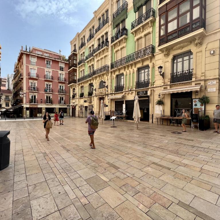 Cozy San Cristobal Apartment in Heart of Alicante - Apartment - 40