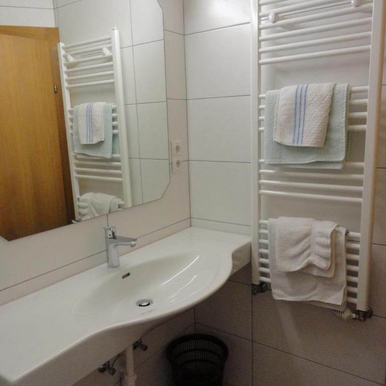 Landgasthof Hubertusstubn - Doppel- oder Zweibettzimmer - 2