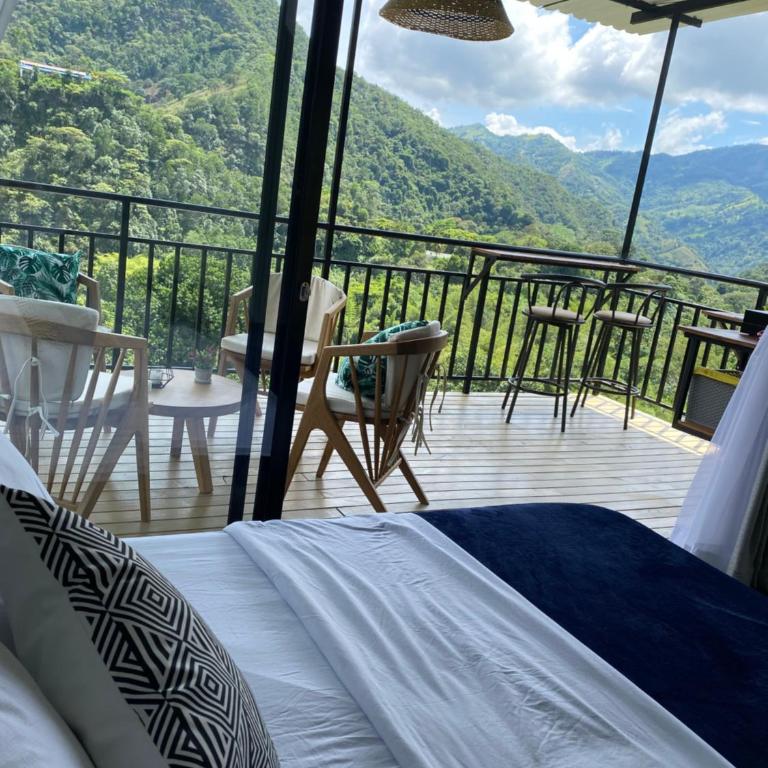 Cabaña con vista montañas Jacuzzi, 2 minutos del río - Habitación Doble con vistas al jardín - 2 camas - 17