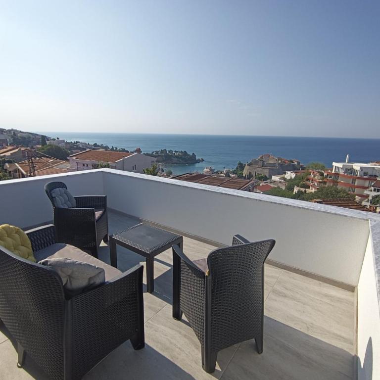 El Mar Apartments - One-Bedroom Apartment - 14