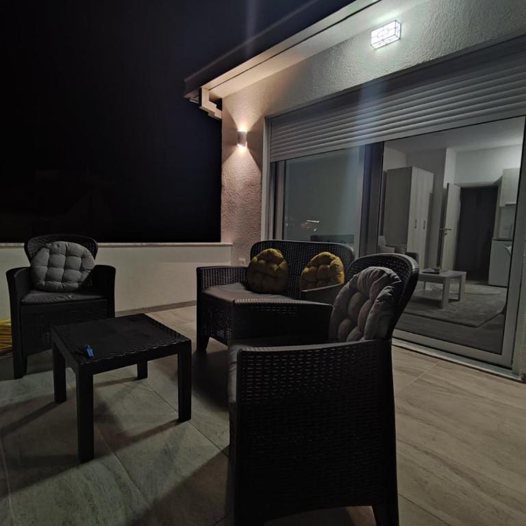 El Mar Apartments - One-Bedroom Apartment - 30