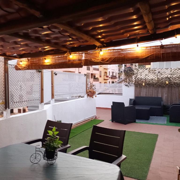 CENTER Santa Cruz, Alojamiento céntrico con gran terraza, cocina , salón y baños, todo privado - Apartamento de 1 dormitorio - 1