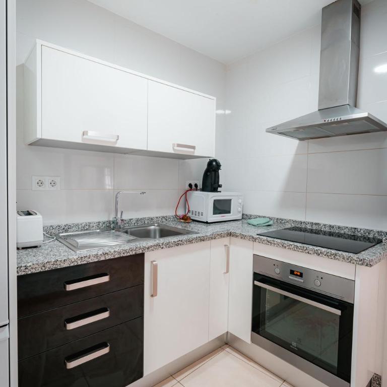 - Apartamento en Calle Elvira Albaicín - QH Elvira - Two-Bedroom Apartment - 16