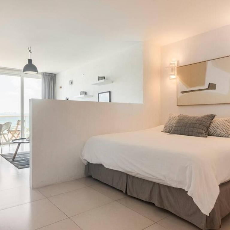 *SUN SCAPE Beachfront Studio by Casa Paraiso* - One-Bedroom Apartment with Balcony and Sea View - 6