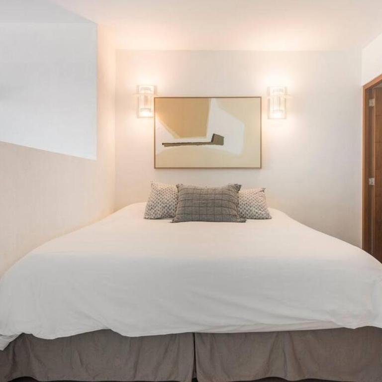 *SUN SCAPE Beachfront Studio by Casa Paraiso* - One-Bedroom Apartment with Balcony and Sea View - 3