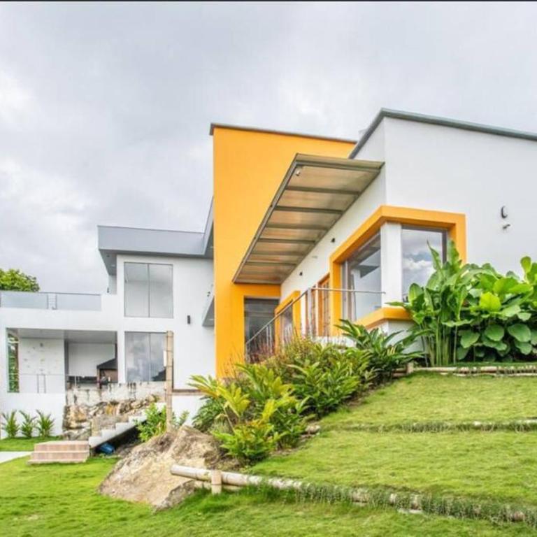 Espectacular Quinta privada - Casa de 3 dormitorios - 2