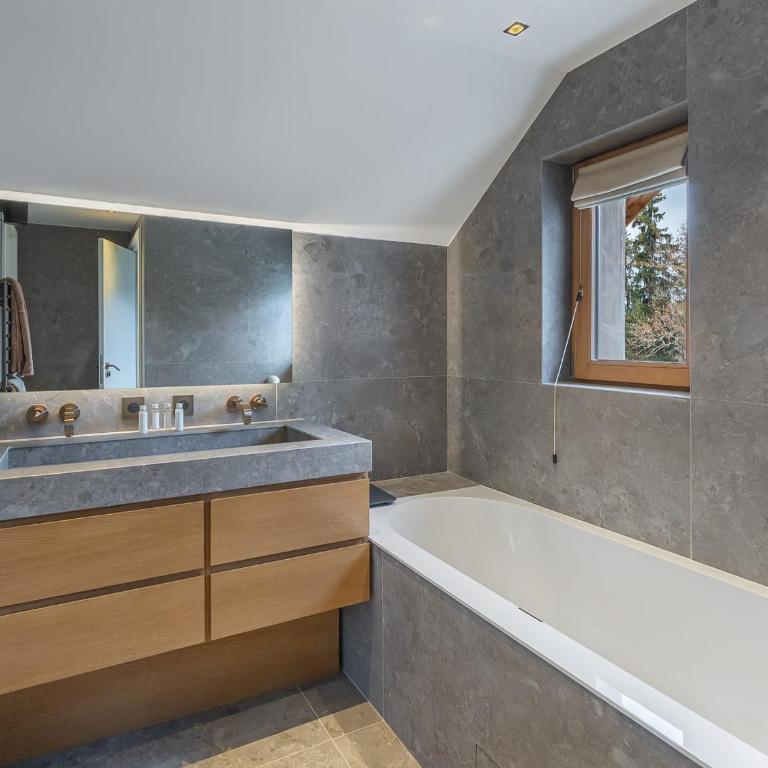 Chalet moderne et spacieux à Megève, 5 chambres, jacuzzi, salle TV, proche centre et remontée mécanique - FR-1-569-119 - Chalet - 13