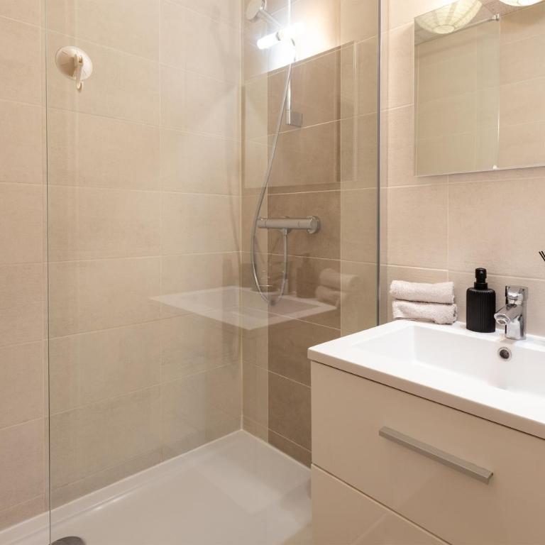 Le République-Gare-Centre ville - One-Bedroom Apartment - 19