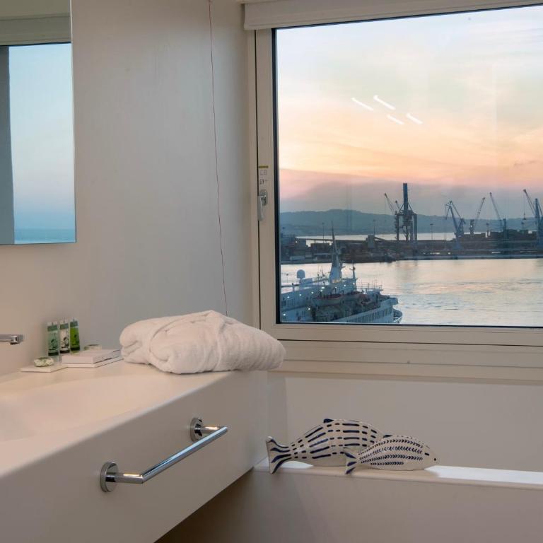 Grand Hotel Palace - Suite Miramare with Sea View - 9
