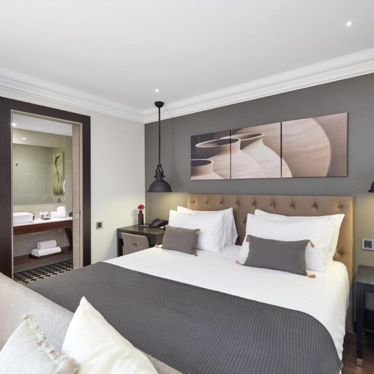 Hotel Cortes Rambla - Triple Room with Terrace - 8