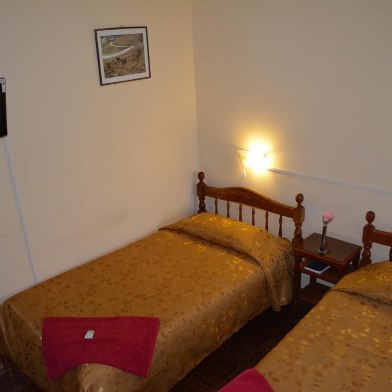 Julia Plaza Hotel - Twin Room with Private Bathroom - 4