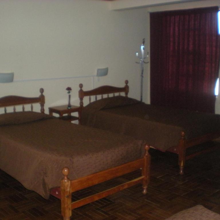 Julia Plaza Hotel - Twin Room with Private Bathroom - 5