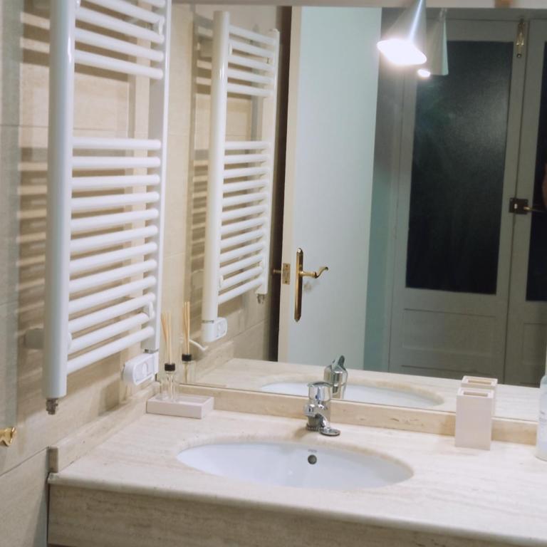 Apto La Almena 2 junto a Plaza Mayor,2 habitaciones,parking gratuito - Two-Bedroom Apartment - 9