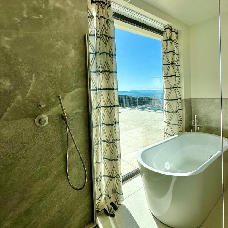 Maximilian Suites - Suite con Vasca Idromassaggio in Terrazza e Vista Mare - 11