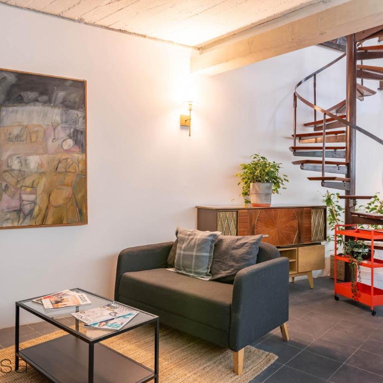 Comfortable Apt. w/ Terrace & Lovely Lighting 101 - Two-Bedroom Apartment - 12