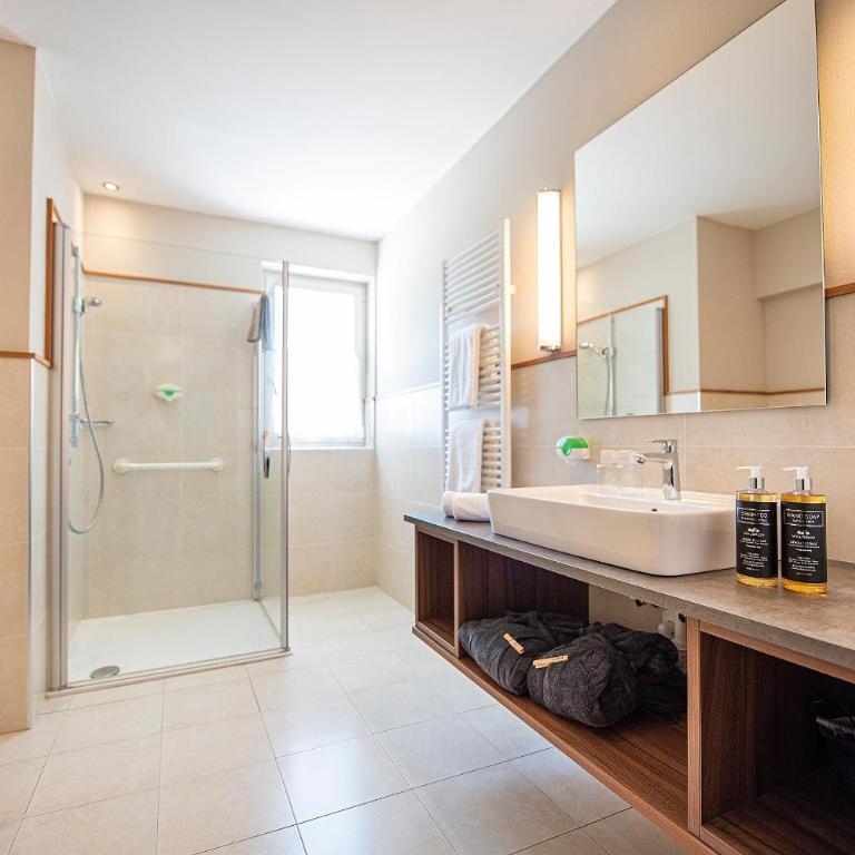 Vitalpina Hotel Waldhof - Habitación Doble con balcón - 3